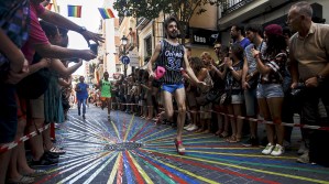 Contestants take part in the annual high heels race during Gay Pride celebrations in Chueca quarter in Madrid, Spain, July 2, 2015. The winner of the race receives a prize of 500 euros ($555), according to the organisers. REUTERS/Sergio Perez