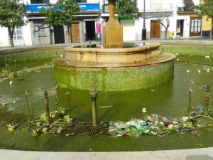 20150812 Fuente del Cabildo, de limpieza (4)