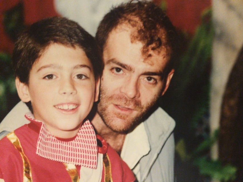 Seises de la Escuela Francesa 1988 Javiero con su padre, Daniel Lebrato, entonces Dani el Rojo