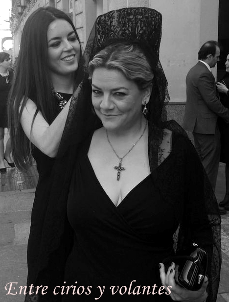 Semana-Santa-Sevilla-2014_mantilla_entreciriosyvolantes