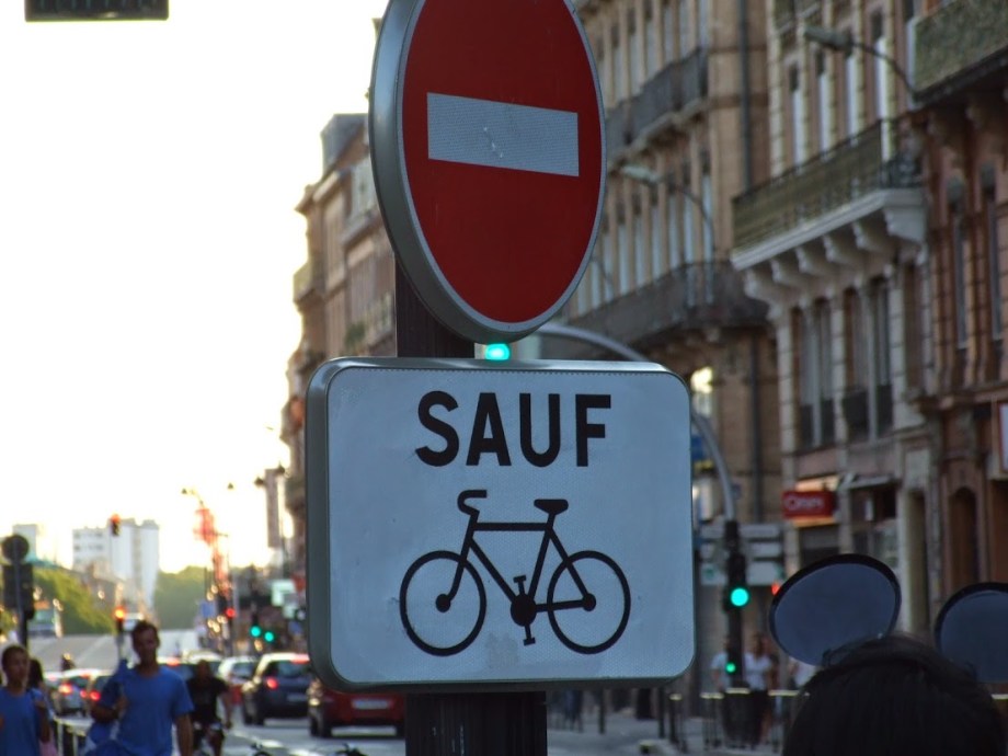 Acontramano en una calle de Toulouse agosto 2011 (3)