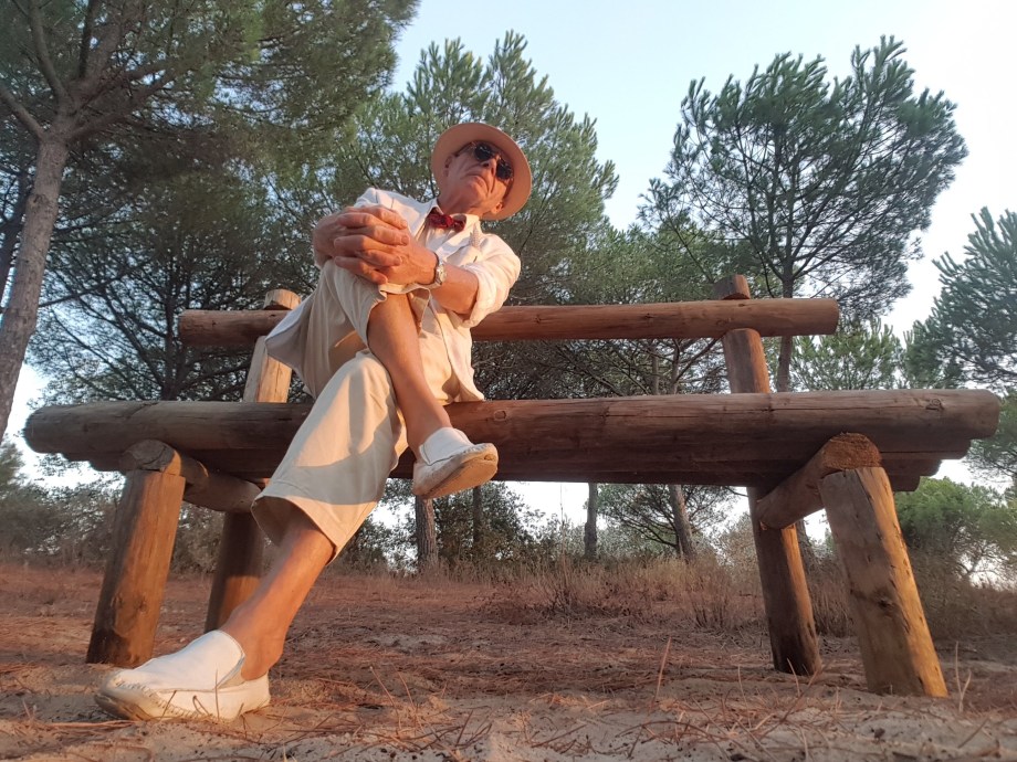 Daniel Lebrato sentado en Monte Algaida