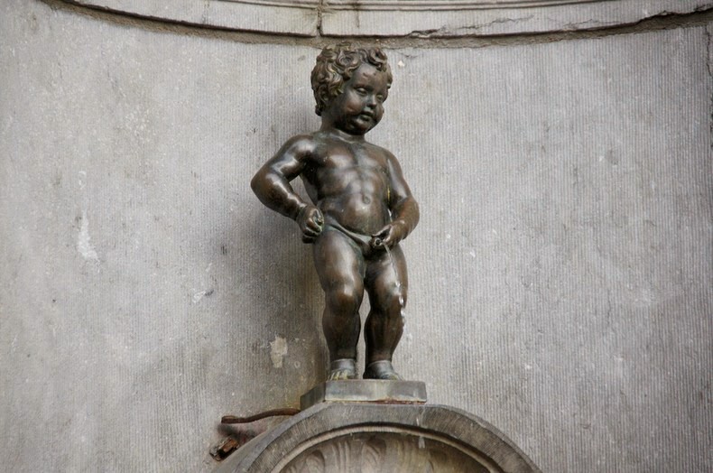 manneken-pis-bruxelles-statue-qui-pisse-1