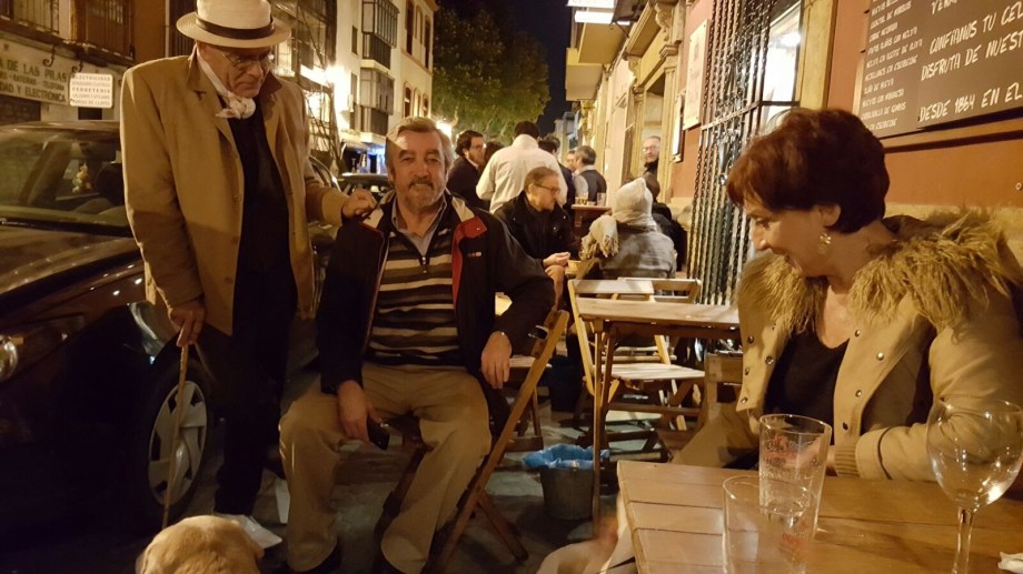 Daniel Lebrato con José María Miura, Carmen Villalobos y perros 2016 11 10