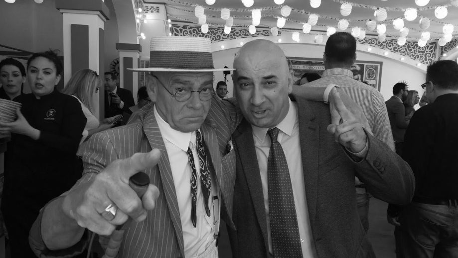 Profesor Lebrato con Manolo Vilima en BN