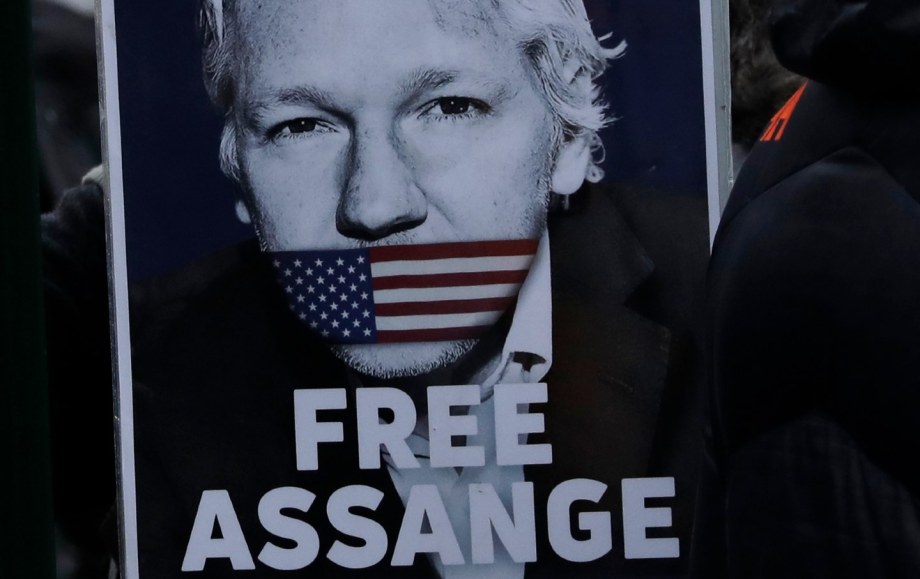 assange-protester-ap-img
